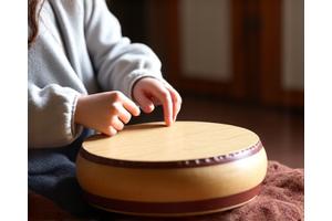 장구를 연주하는 모습 (Playing janggu)